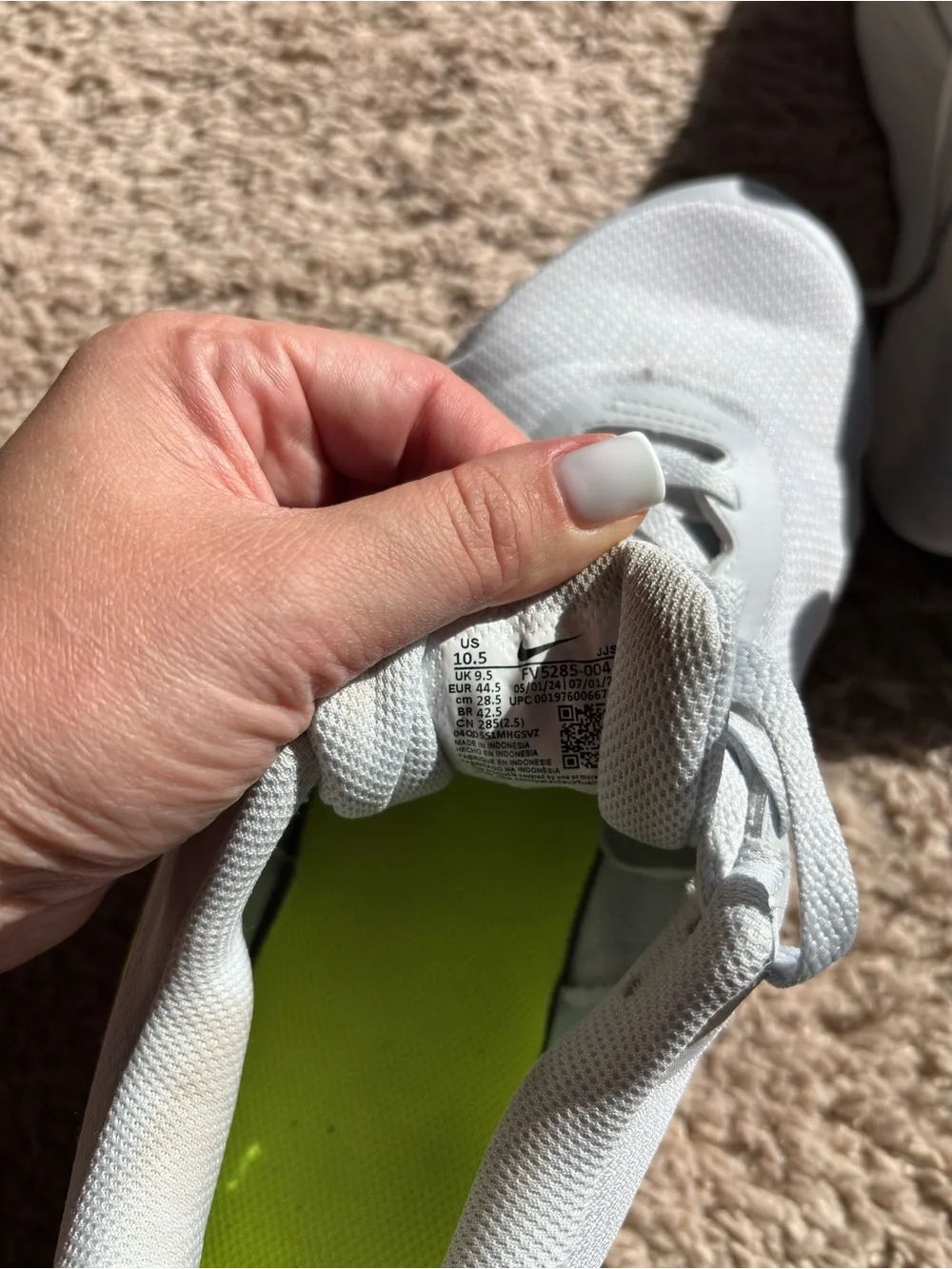 Nike Men’s Light Grey Running Shoes with Neon Yellow Swoosh